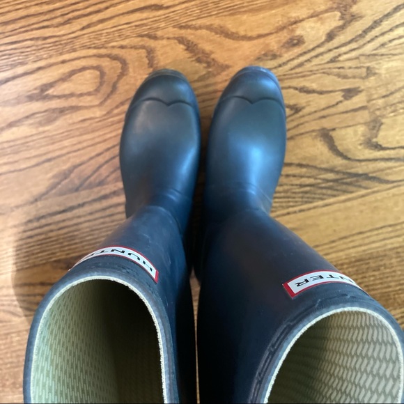 Hunter Navy Rain Boots, size 9 - Picture 3 of 6